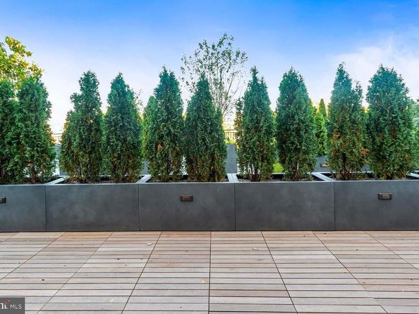 6718 Lowell Avenue 406, Mclean VA 22101