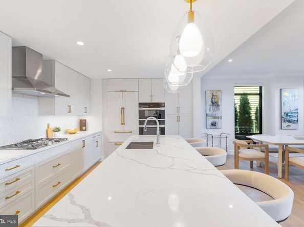 6718 Lowell Avenue 406, Mclean VA 22101