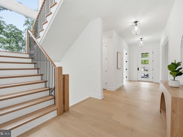 2530 Stuart Place, Falls Church VA 22046