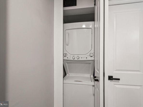 1527 N Colonial Terrace B, Arlington VA 22209