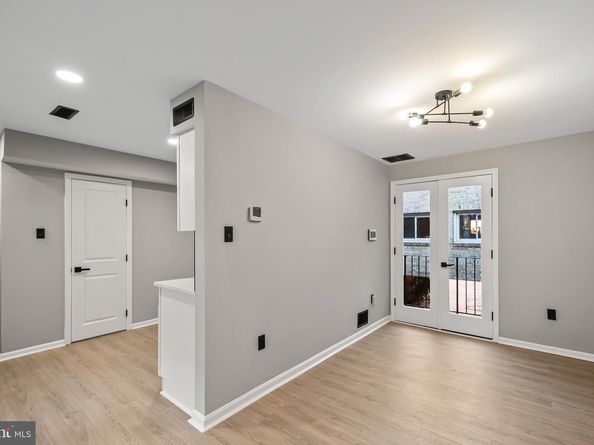 1527 N Colonial Terrace B, Arlington VA 22209