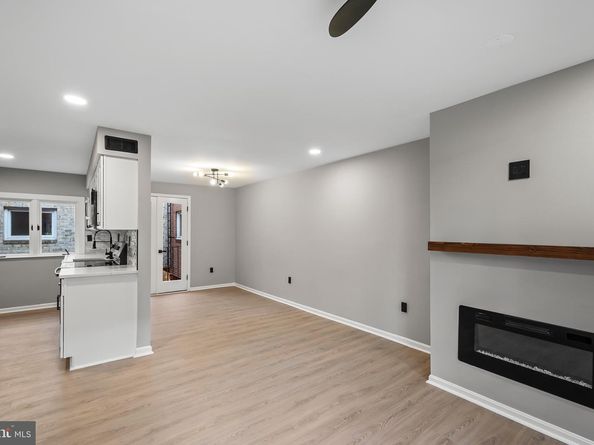 1527 N Colonial Terrace B, Arlington VA 22209