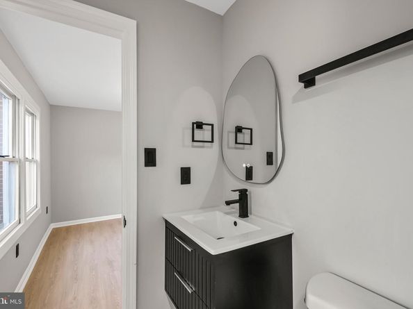 1527 N Colonial Terrace B, Arlington VA 22209