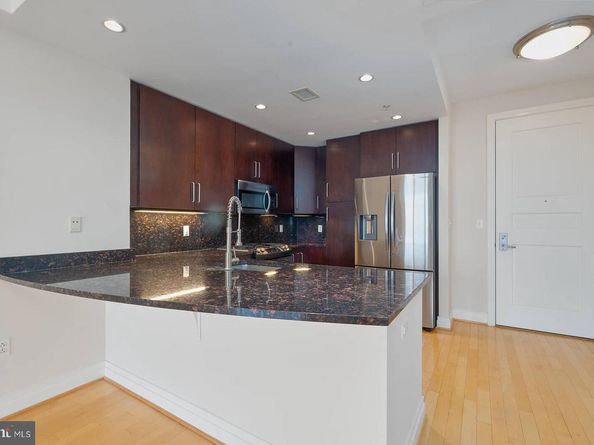 8220 Crestwood Heights Drive 714, Mclean VA 22102