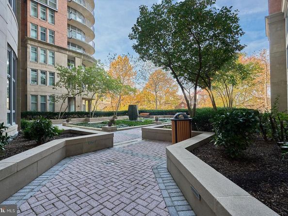 8220 Crestwood Heights Drive 714, Mclean VA 22102