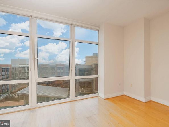 8220 Crestwood Heights Drive 714, Mclean VA 22102