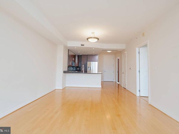 8220 Crestwood Heights Drive 714, Mclean VA 22102