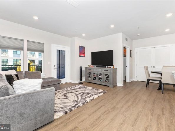 12865 Mosaic Park Way 3J, Herndon VA 20171