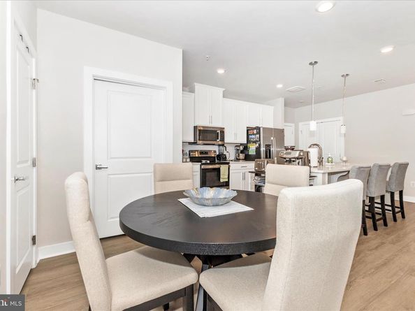 12865 Mosaic Park Way 3J, Herndon VA 20171