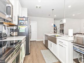 12865 Mosaic Park Way 3J, Herndon VA 20171