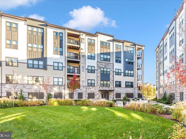 12865 Mosaic Park Way 3J, Herndon VA 20171