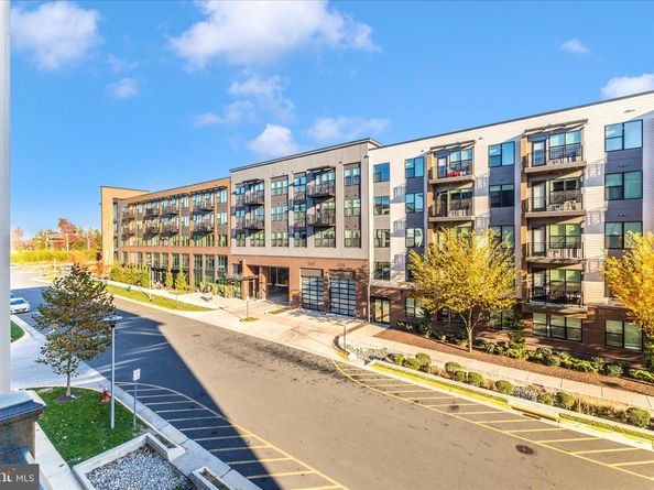 12865 Mosaic Park Way 3J, Herndon VA 20171