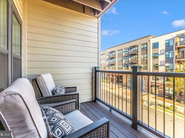 12865 Mosaic Park Way 3J, Herndon VA 20171