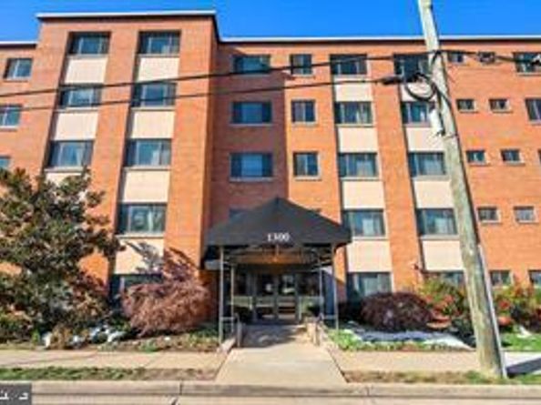 1300 S Arlington Ridge Road 702, Arlington VA 22202