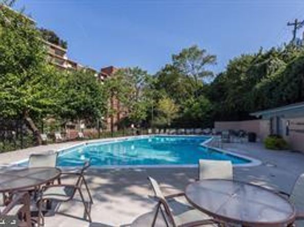 1300 S Arlington Ridge Road 702, Arlington VA 22202