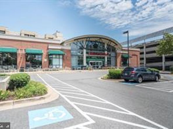 1300 S Arlington Ridge Road 702, Arlington VA 22202