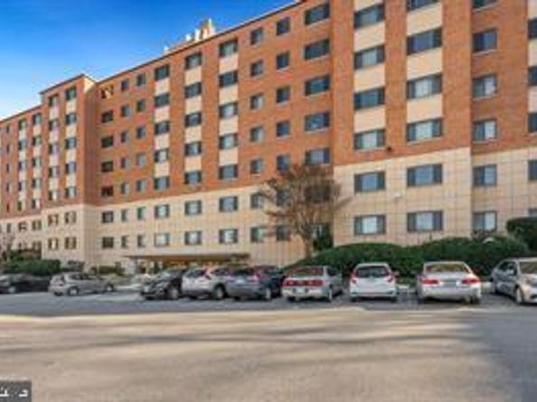 1300 S Arlington Ridge Road 702, Arlington VA 22202