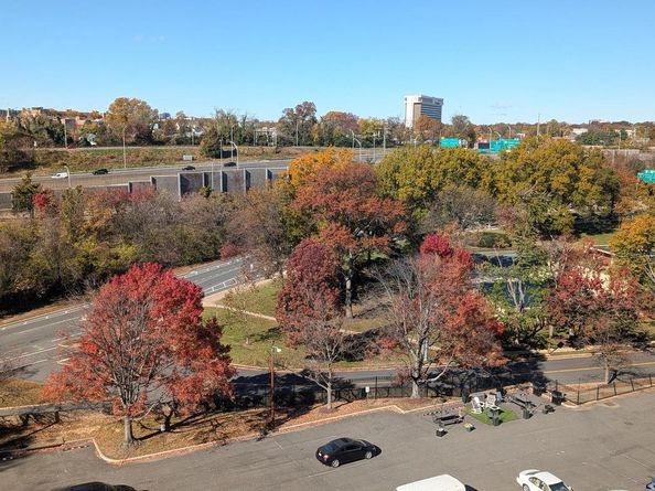 1300 S Arlington Ridge Road 702, Arlington VA 22202