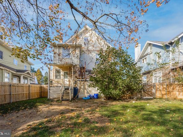 11 S Cedar Lane, Upper Darby PA 19082