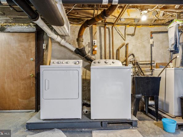 11 S Cedar Lane, Upper Darby PA 19082