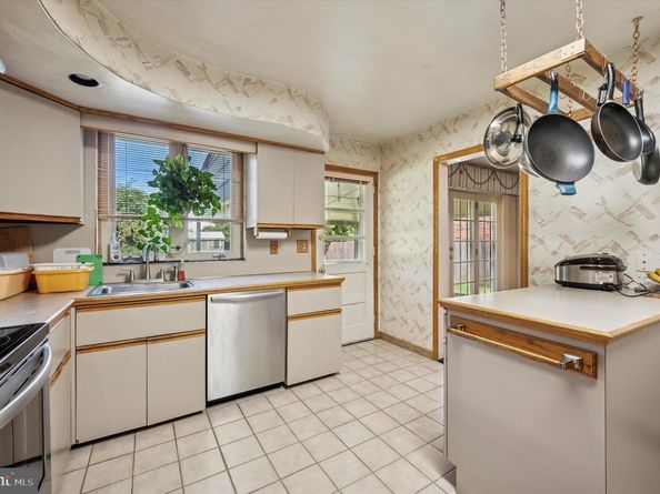 1200 Gainsboro Road, Bala Cynwyd PA 19004