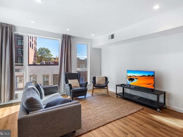 2465 18TH Street NW 4, Washington DC 20009