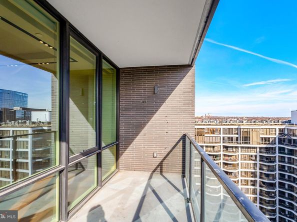 1781 N Pierce Street 1404, Arlington VA 22209