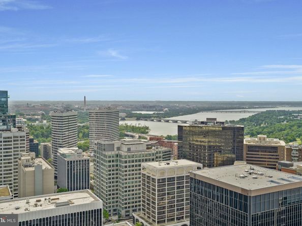 1781 N Pierce Street 1404, Arlington VA 22209