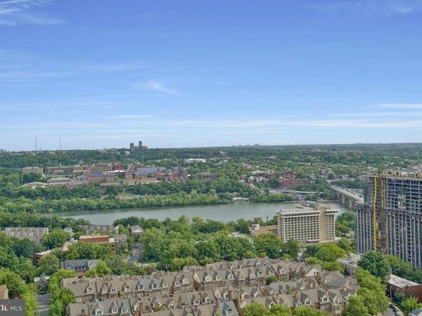 1781 N Pierce Street 1404, Arlington VA 22209