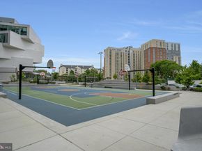 1781 N Pierce Street 1404, Arlington VA 22209