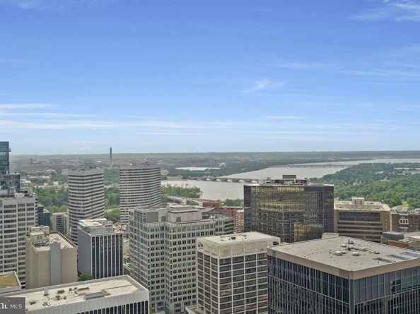 1781 N Pierce Street 1404, Arlington VA 22209