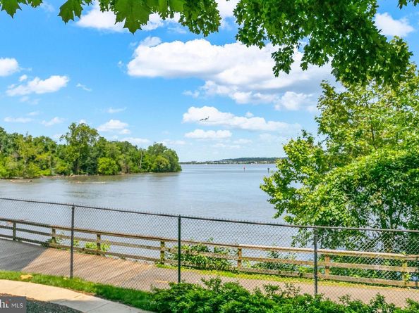 1700 W Abingdon Drive 103, Alexandria VA 22314