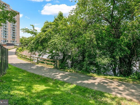 1700 W Abingdon Drive 103, Alexandria VA 22314