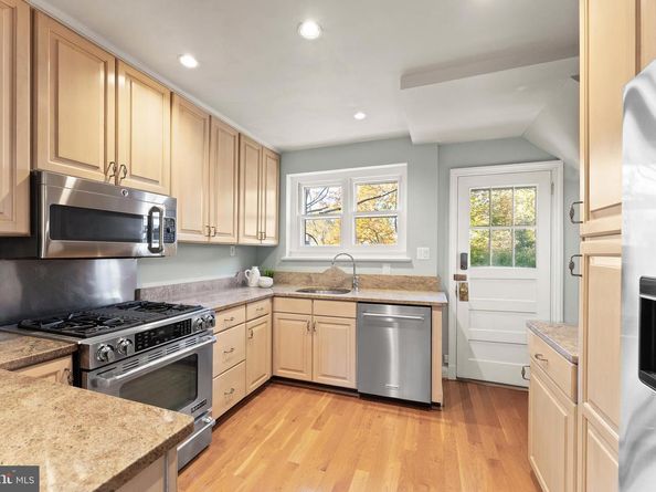 850 N Kensington Street, Arlington VA 22205