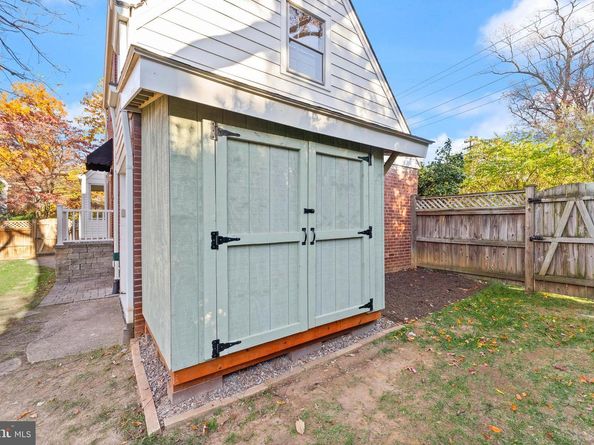 850 N Kensington Street, Arlington VA 22205