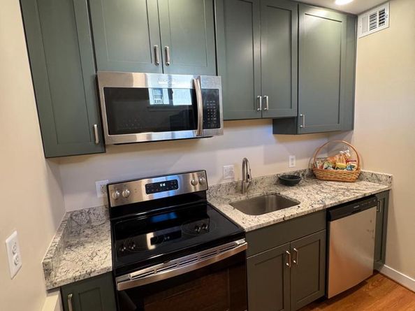 633 18TH Street NE, Washington DC 20002