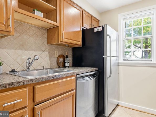 806 S Arlington Mill Drive 104, Arlington VA 22204