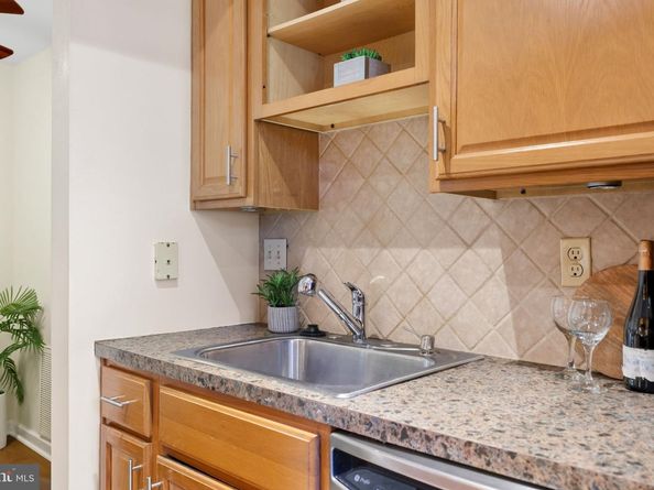 806 S Arlington Mill Drive 104, Arlington VA 22204