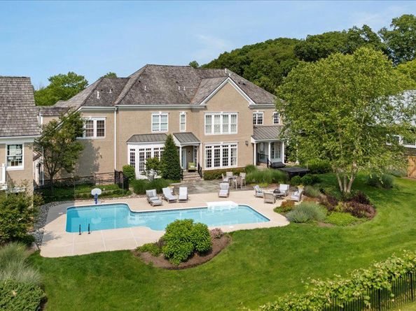 111 Meadow View Drive, Doylestown PA 18902