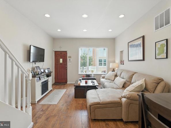 314 Gladstone Street, Philadelphia PA 19148