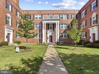 3810 W SE