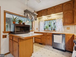 1320 Clayton Avenue, Oakford PA 19053