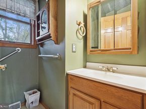 1320 Clayton Avenue, Oakford PA 19053