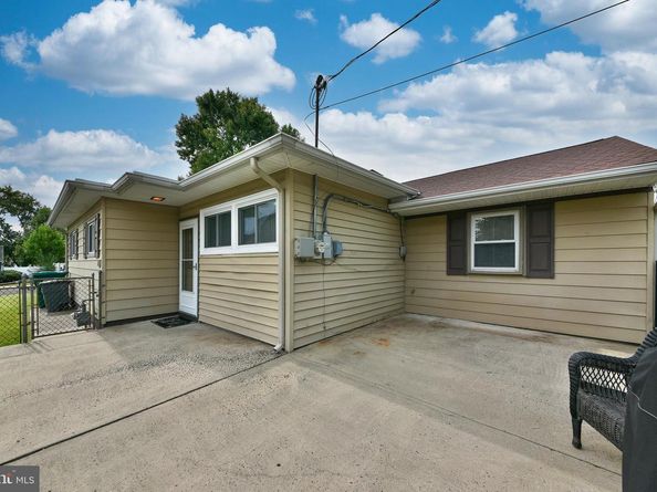 225 Yorkshire Road, Fairless Hills PA 19030