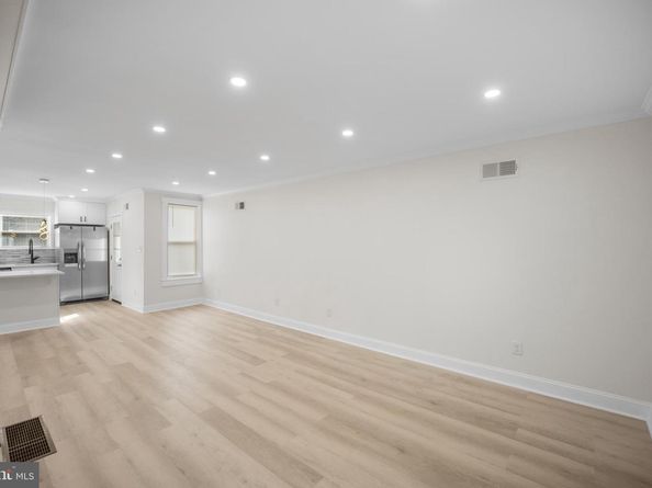 7726 Temple Rd, Philadelphia PA 19150
