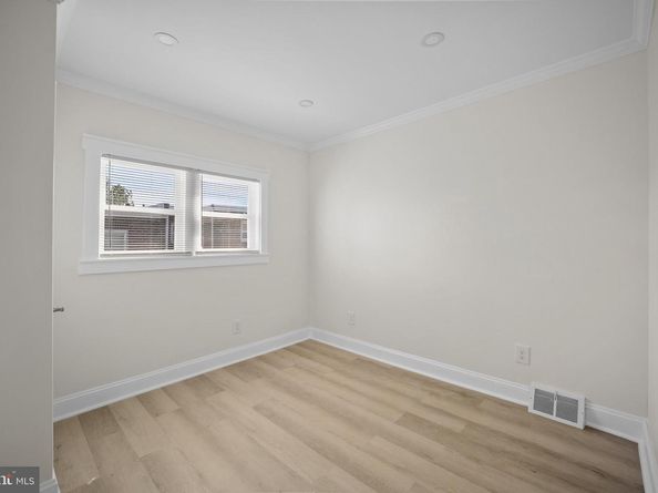 7726 Temple Rd, Philadelphia PA 19150