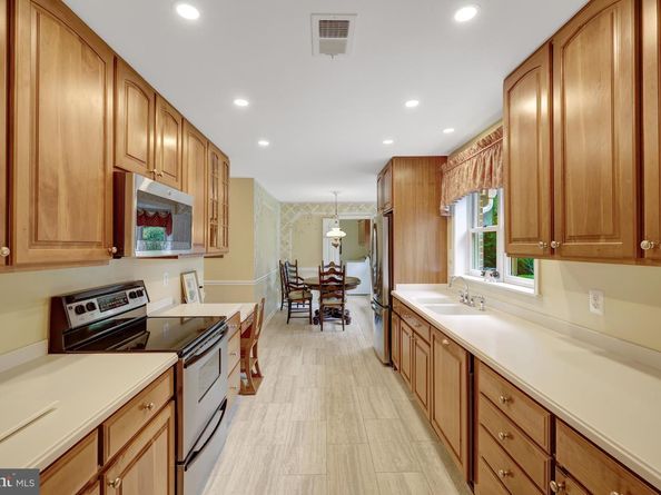 2201 Lydia Place, Vienna VA 22181