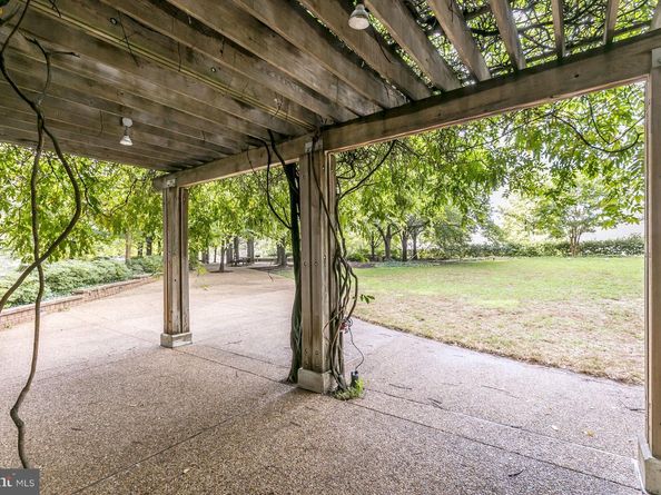 4141 Henderson Road 303, Arlington VA 22203