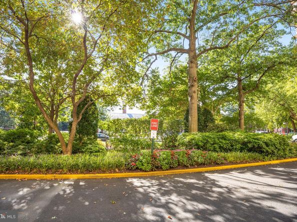 4141 Henderson Road 303, Arlington VA 22203