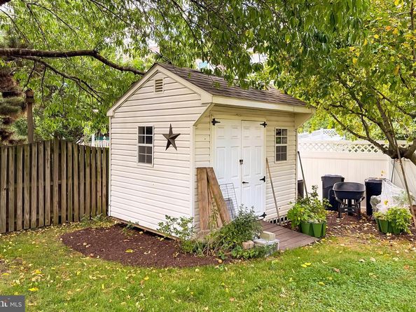 406 Woodgrove Court, Herndon VA 20170